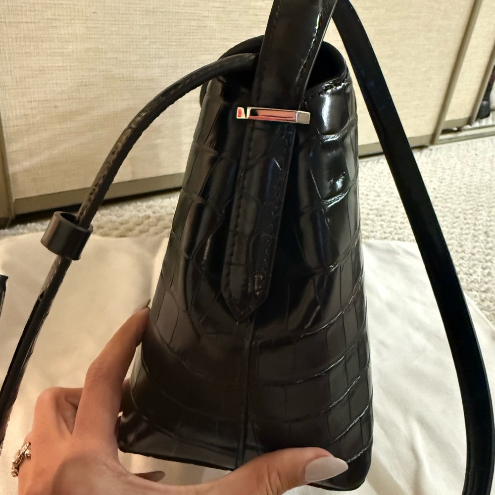 FINAL CALL- Toteme T-lock croc embossed top handle bag with strap - Picture 6 of 13